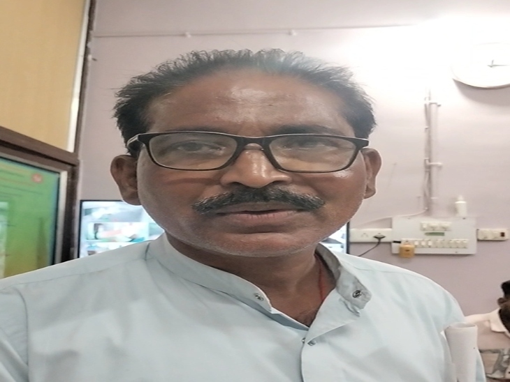 झोलाछाप डॉक्टर और छेरकाडीह जारा सरपंच जयंत साहू।