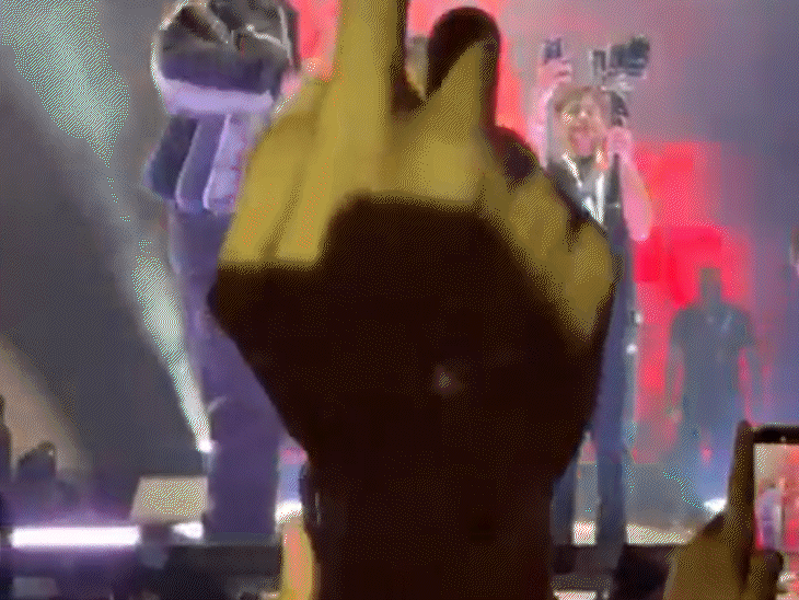 रणदीप ने न्योलीवाला के साथ स्टेज पर पुशअप भी लगाए।