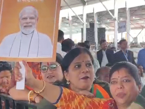 अजमेर की कायड़ विश्रामस्थली में पीएम नरेंद्र मोदी के पहुंचने पर कार्यकर्ताओं ने कुछ इस अंदाज में स्वागत किया।