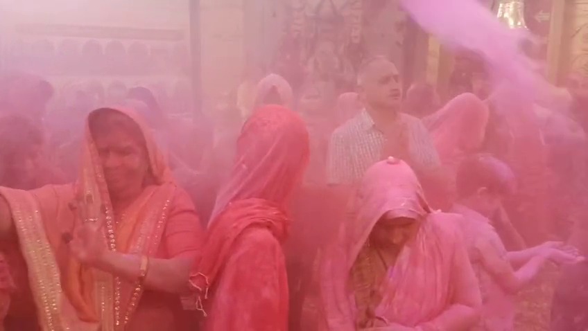 नई पेठ स्थित गजलक्ष्मी मंदिर में रंगोत्सव।