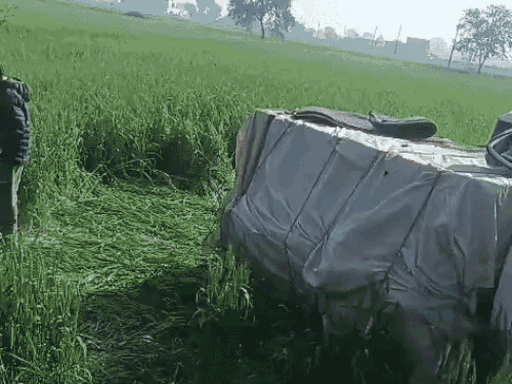 हिसार के खिलाड़ियों की गाड़ी के साथ हादसा, 19 घायल:  फतेहाबाद में पेड़ से टकरा खेत में पलटी, 7 रेफर; टूर्नामेंट खेलने सिरसा जा रहे थे – Fatehabad (Haryana) News