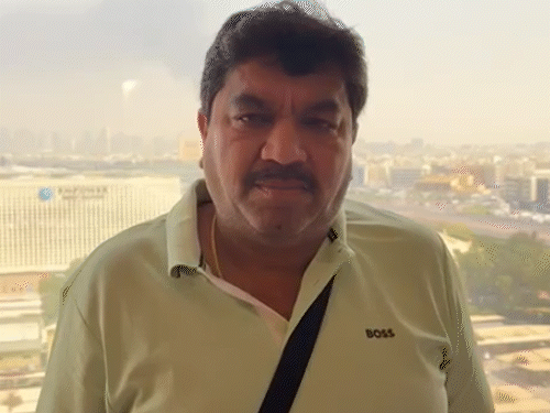 दुबई से अपील करते पूर्व विधायक संजय शुक्ला।