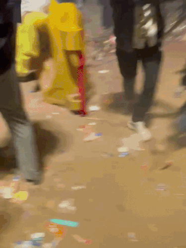 युवकोंं ने लाठियों से जमकर मारपीट की।