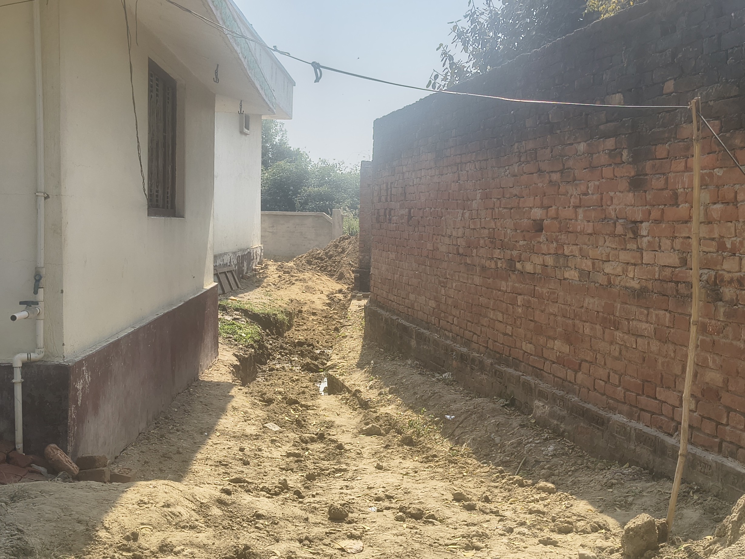 Shadiabad Pokhri Drain Encroachment; Villagers Angry