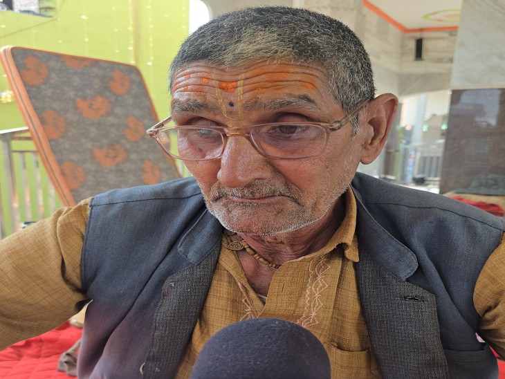 सुशील पंडा का दावा है कि जब आग से निकलते हैं तब उनके आगे आगे बाल स्वरूप में प्रह्लाद जी चलते हैं।