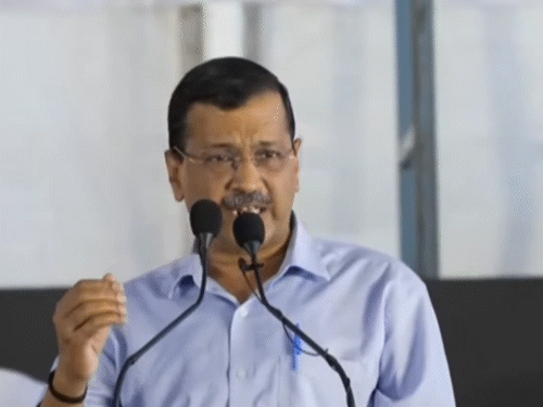 आम आदमी पार्टी के संयोजक अरविंद केजरीवाल ने दिल्ली के जंतर मंतर पर रैली को संबोधित किया। - Dainik Bhaskar