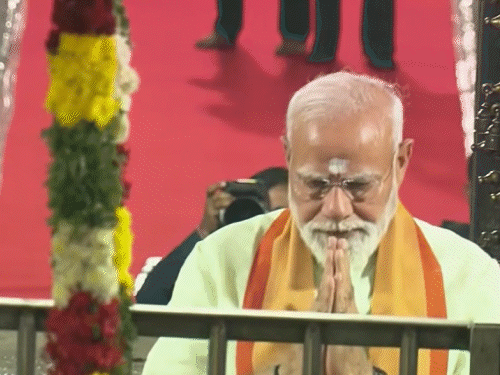 मदुरै के थिरुपरनकुंद्रम मंदिर में पीएम ने दर्शन किए।