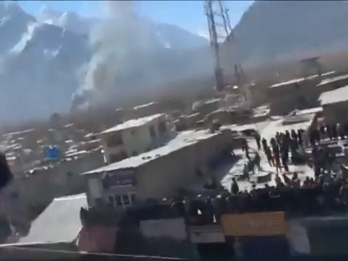 पाकिस्तान के स्कर्दू में प्रोटेस्टर्स ने UN ऑफिस में आग लगा दी है।