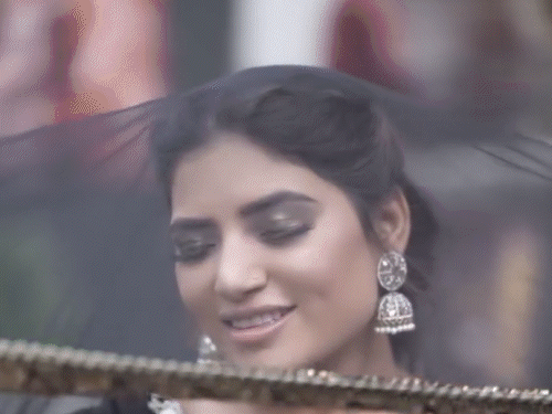 पायल परम ने छाती से लगाकर रखिए गाने पर रील बनाई।