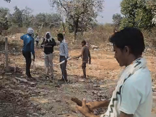 एसडीएम, तहसीलदार, माइनिंग टीम ने मौके पर पहुंचकर जांच शुरू की।