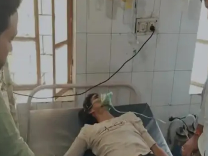 दौसा की बसवा थाना पुलिस की गिरफ्त से भागकर गुड्डू मीना कुएं में कूद गया था।