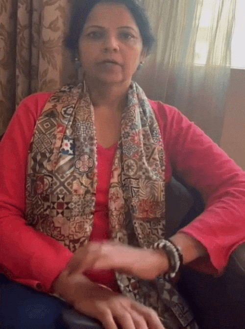 ईरान-इजराइल जंग, बठिंडा की प्रिंसिपल UAE में फंसी:  VIDEO में बोलीं- एयरपोर्ट से बाहर निकाला, पैसे-दवा खत्म; बच्चों से मिलने गई थी – Bathinda News