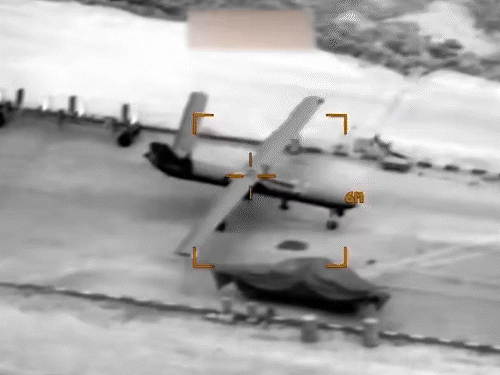 अमेरिका ने ईरान के एयरबेस पर खड़े एक विमान को निशाना बनाया। फुटेज अमेरिकी सेना ने जारी किया है।