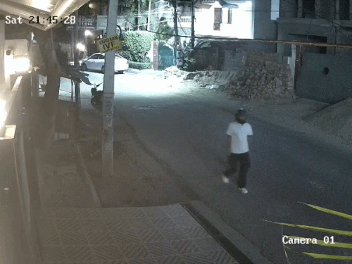 जालंधर के वरदान अस्पताल पर गोलियां चलाते हुए युवक सीसीटीवी कैमरे में कैद। - Dainik Bhaskar