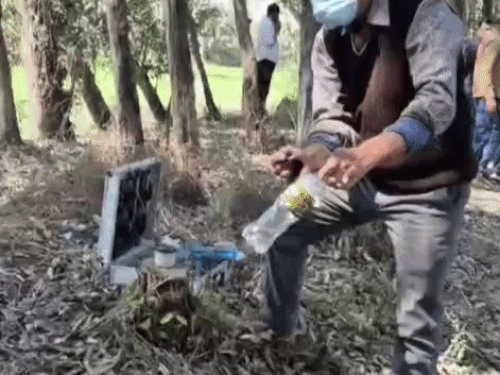 फोरेंसिक टीम ने भी मौके से साक्ष्य जुटाए।