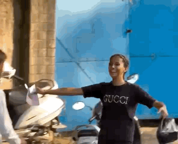 जिस वीडियो का जीकर किया पिता और बेटी गले मिलते हुए