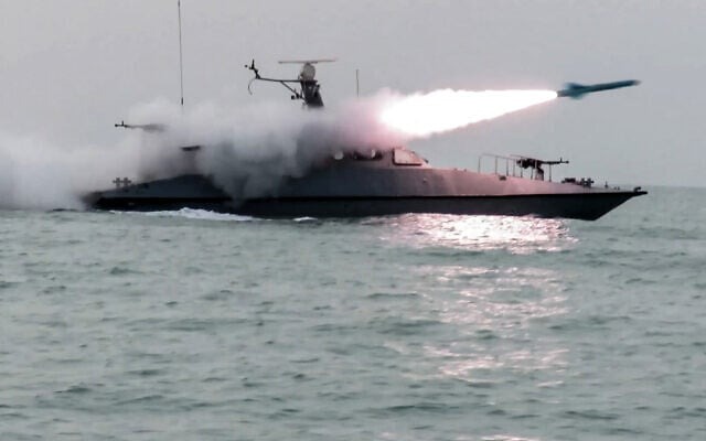 16 फरवरी को ईरानी सेना द्वारा जारी एक्सरसाइज के दौरान की तस्वीर।