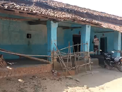 सामान्य दिन की तरह लोग घरों पर ही रहते हैं।