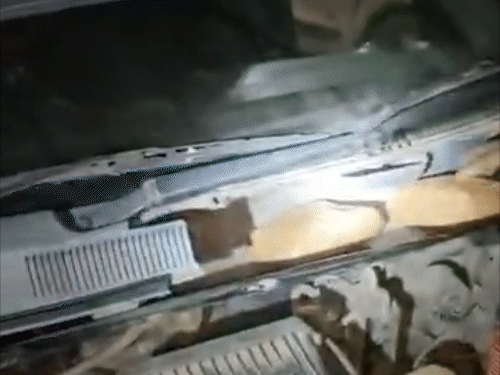 कार के दरवाजों और बैक लाइट के पास गुप्त चेंबर बनाकर उसमें गांजा छिपाया गया था।