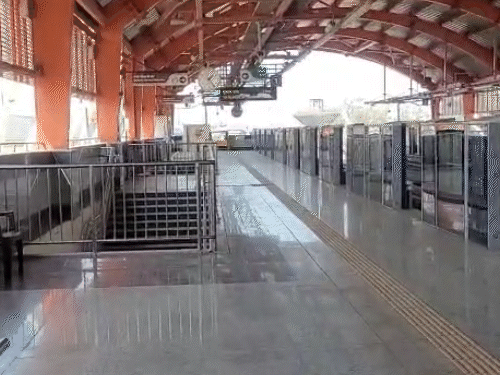 खाली नजर आ रहा रानी कमलापति मेट्रो स्टेशन।