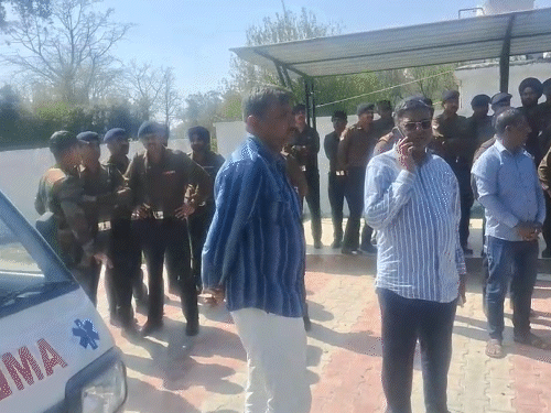 उत्तराखंड के रुड़की में क्रिकेट खेलते समय सीकर निवासी फौजी को अचानक हार्टअटैक आ गया, जिससे उनकी मौत हो गई।