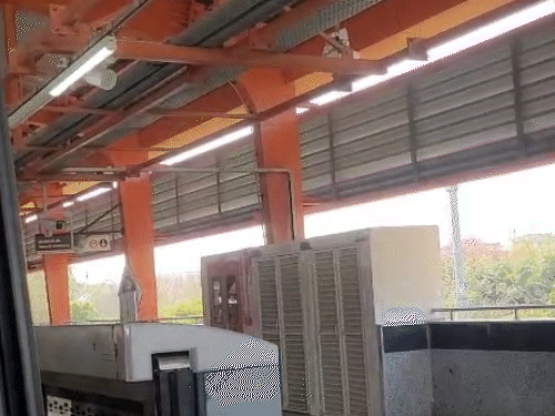 सुभाषनगर मेट्रो स्टेशन से एक भी पैसेंजर सवार नहीं हुआ।