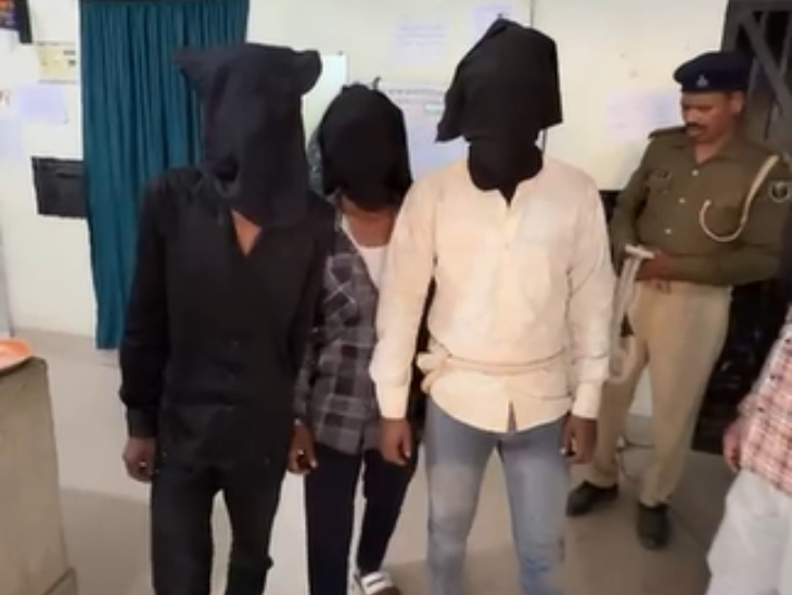 पुलिस की गिरफ्त में तीनों अपराधी।
