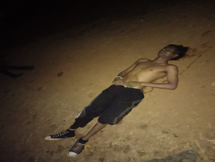 साथी दोस्त के शव का भी बरामद कर लिया गया है।