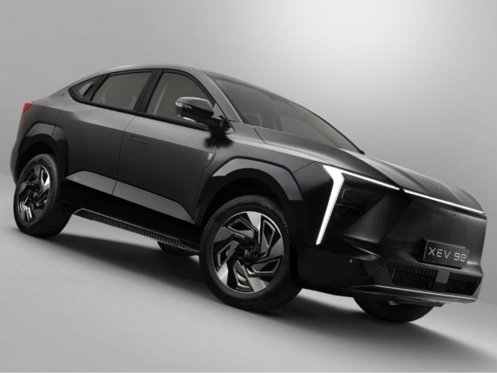 इसमें 19-इंच के अलॉय व्हील्स, फुल-LED हेडलैंप्स और टेल-लैंप्स के साथ पावर्ड टेलगेट मिलता है।