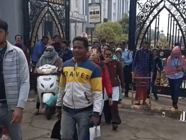 ई-मेल के मद्देनजर स्टूडेंट्स को कैंपस से बाहर निकाल दिया गया था।