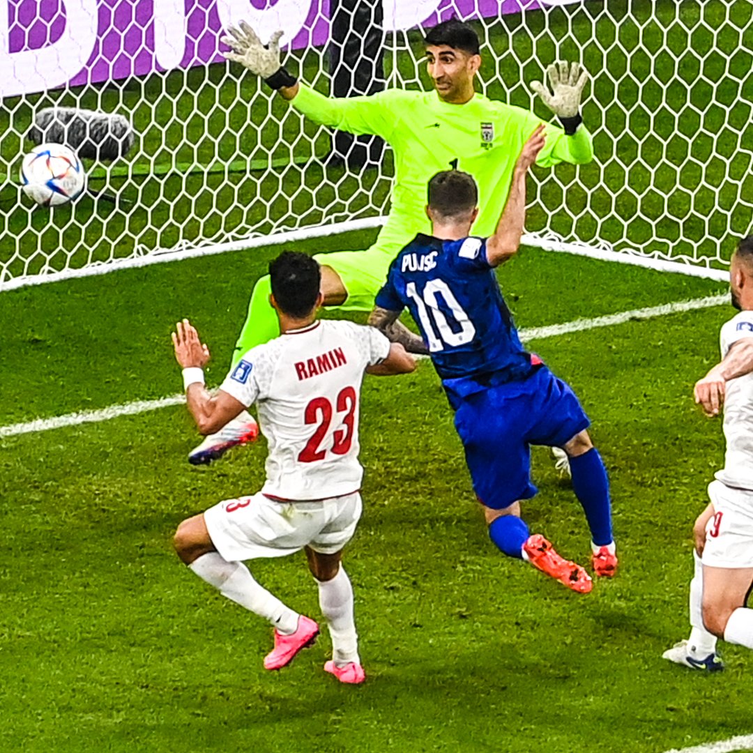 2022 के फीफा वर्ल्ड कप में ईरान और अमेरिका के बीच मुकाबला खेला गया था, जिसे अमेरिका ने 1-0 से जीता था।