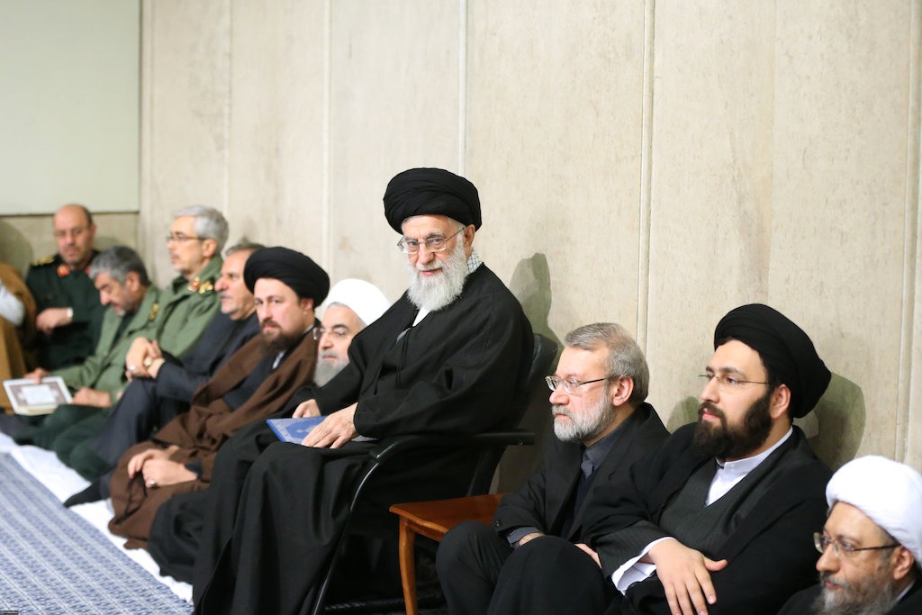 ‘बेत-रहबरी’ में सभा के दौरान सुप्रीम लीडर खामेनेई