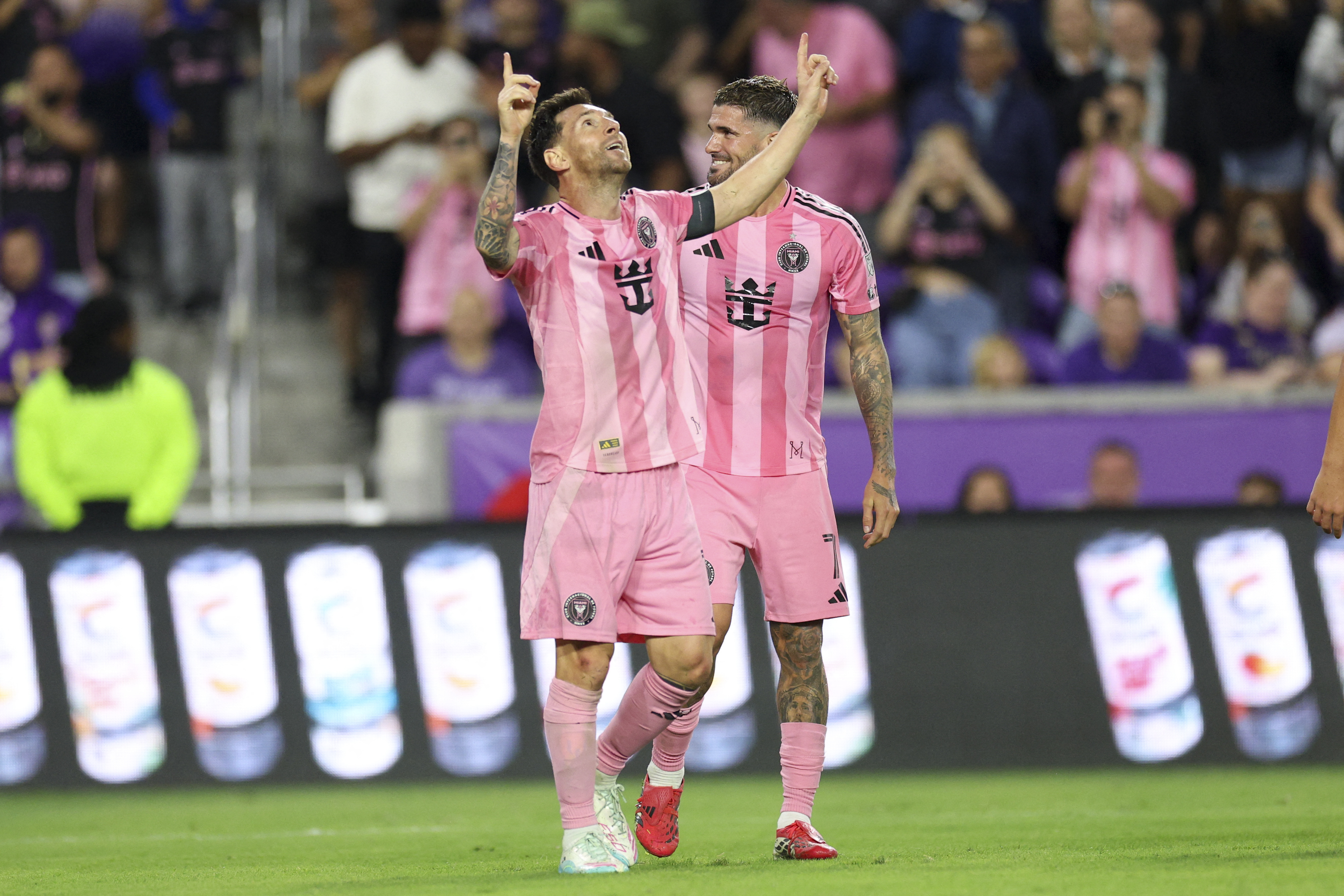 लियोनल मेसी के बेहतरीन 2 गोल ने इंटर मियामी को ऐतिहासिक जीत दिलाई।