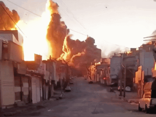 ईरान के सनंदज शहर पर हमला हुआ है। इसमें 2 लोग मारे गए हैं।