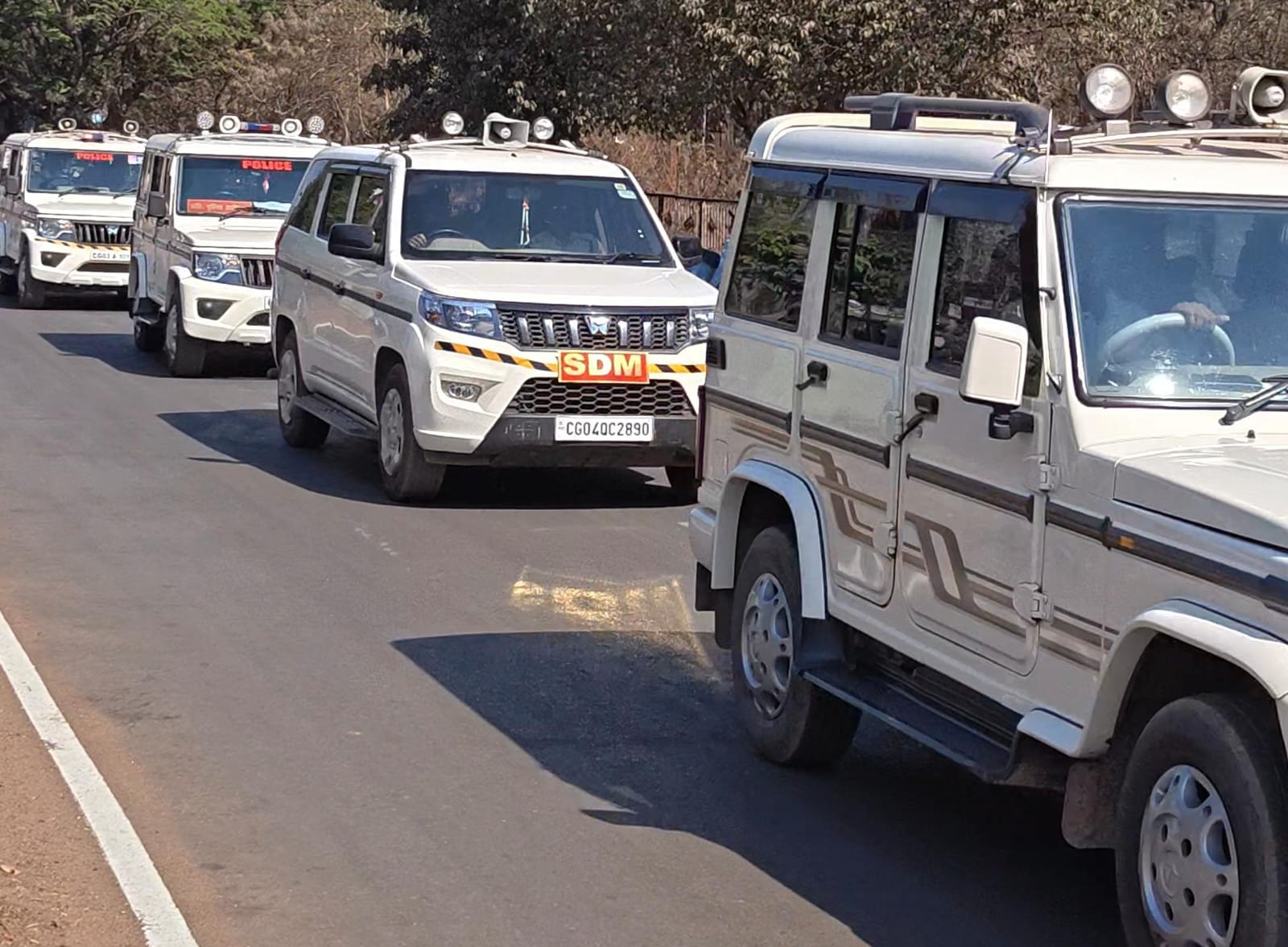 दुर्ग जिले में पुलिस ने निकाला फ्लैग मार्च।