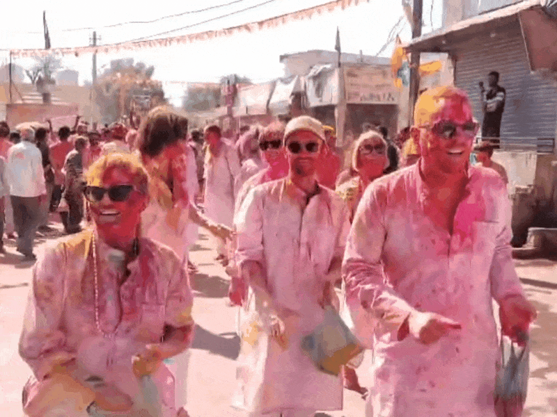 मंडावा में गीत और डफ की आवाज पर सैलानियों ने खूब ठुमके लगाए