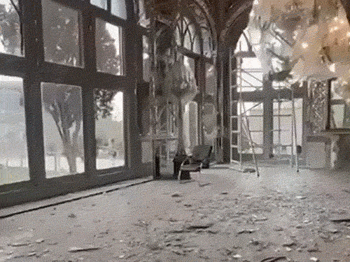 इजराइल ने ईरान के 500 साल पुराने गोलिस्तान पैलेस पर हमला किया है। हमले में इसका कुछ हिस्सा डैमेज हो गया। वहां रखी गई कीमती और ऐतिहासिक चीजों को पहले ही सुरक्षित जगह पर रख दिया गया था, इसलिए वे बच गईं। साल 2013 में इसे यूनेस्को की विश्व धरोहर सूची में भी शामिल किया गया था।