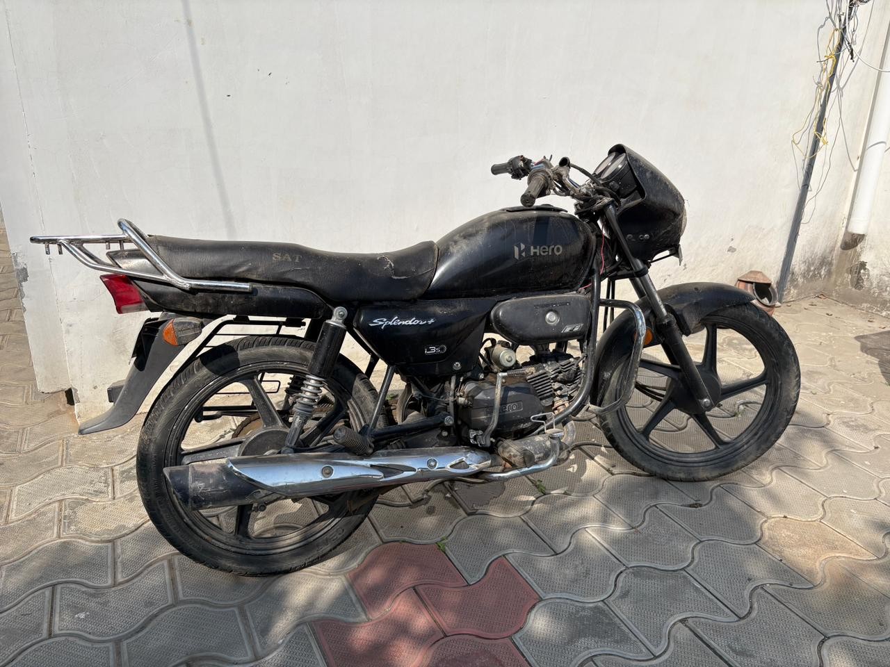 टेंपो ने बाइक में मारी टक्कर।