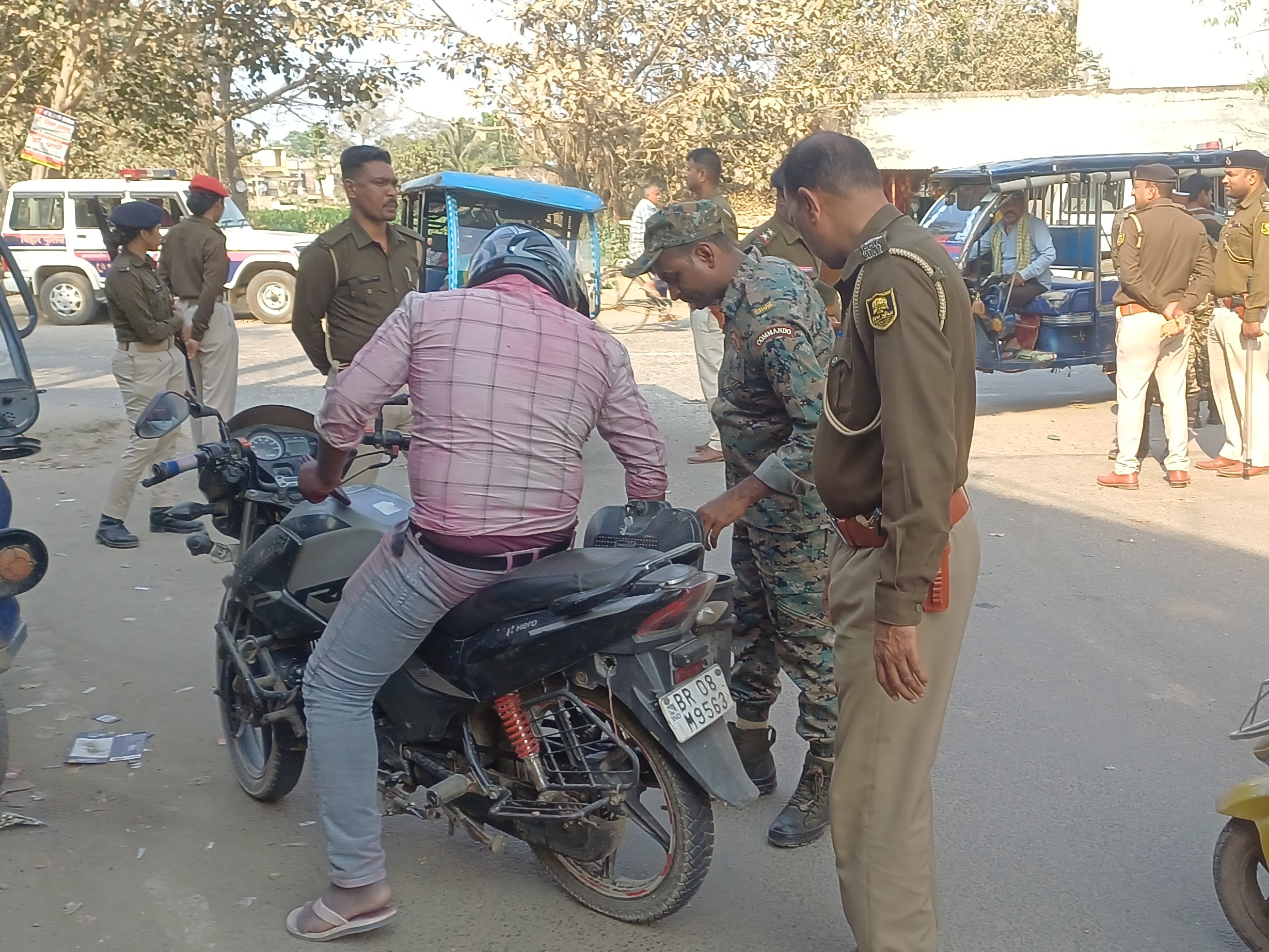 मुंगेर में होली और रमजान को लेकर हाई अलर्ट:  500 पुलिसकर्मी तैनात, 2300 मजिस्ट्रेट के साथ ड्यूटी पर, संवेदनशील इलाकों में सर्च ऑपरेशन और फ्लैग मार्च – Munger News