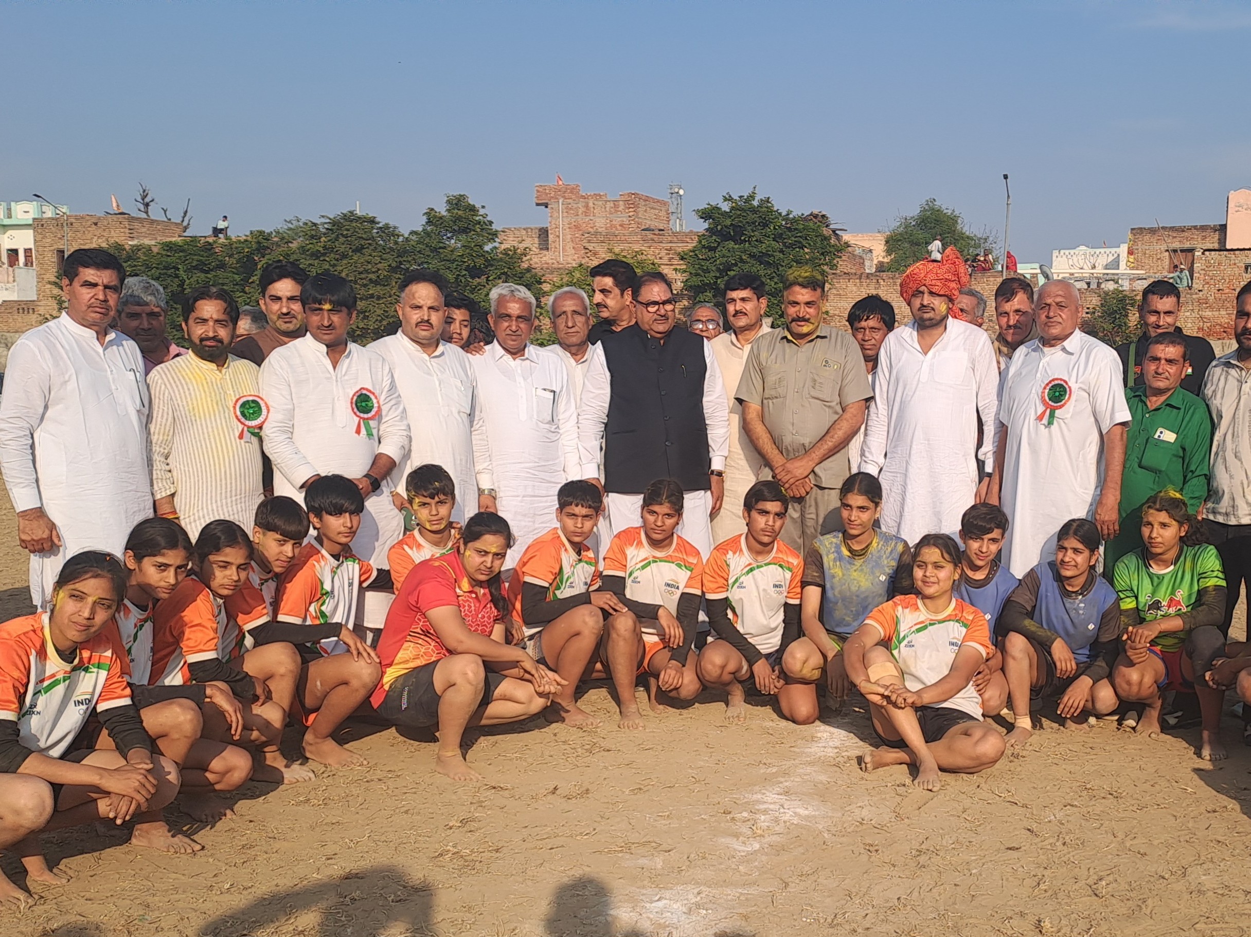 वितेता खिलाड़ियों के साथ अतिथिगण।