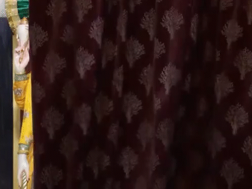 दिल्ली का लक्ष्मीनारायण मंदिर मंगला मंदिर के बाद बंद कर दिया गया।