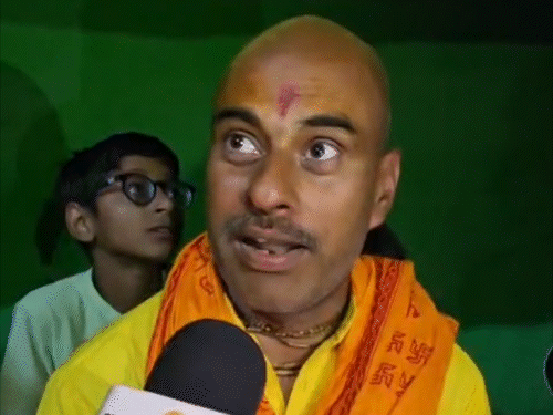 संजू पंडा ने कहा- मैं बिल्कुल ठीक हूं। सब प्रह्लाद जी की कृपा है, सब उन्हीं का चमत्कार है।