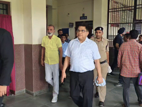 पूर्व आईएएस अधिकारी अनिल टुटेजा को जेल में ही रहना पड़ेगा। (फाइल फोटो)