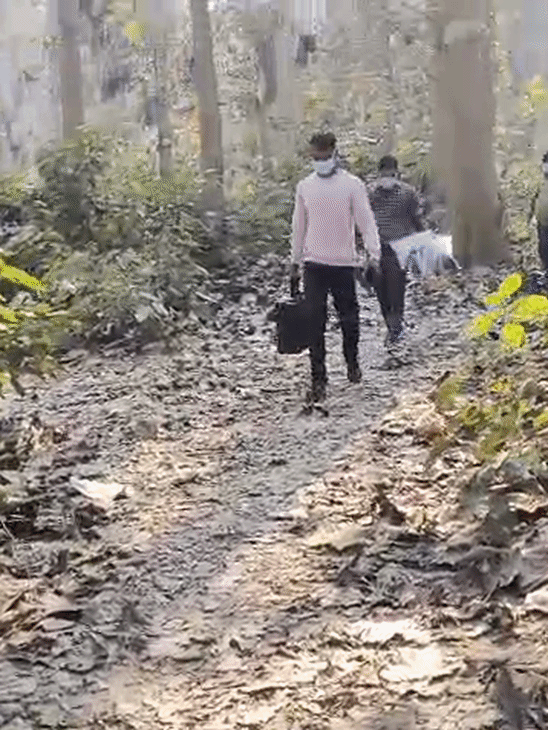 खोपड़ी, जबड़ा और रीढ़ की हड्‌डी को पॉलीथिन में भरकर पोस्टमॉर्टम के लिए भेजा गया।