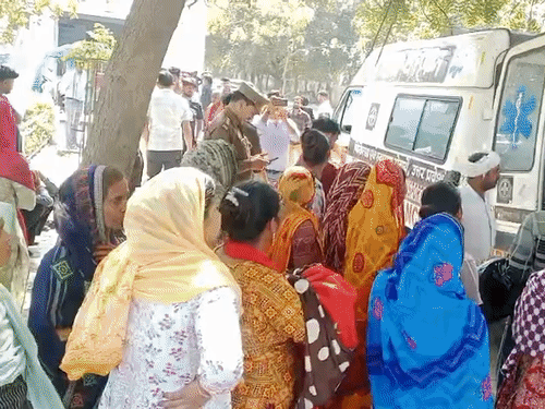 परिजनों ने सामुदायिक स्वास्थ्य केंद्र के स्टाफ पर लापरवाही बरतने का गंभीर आरोप लगाया है।