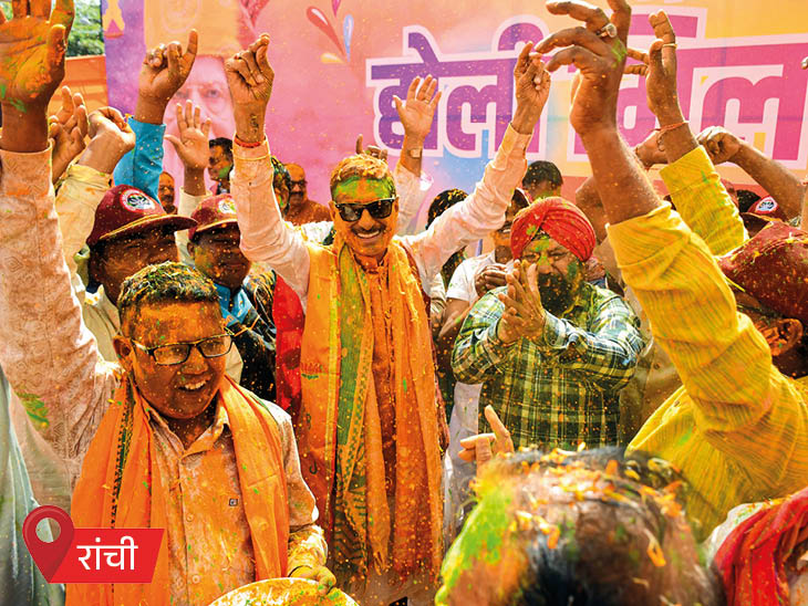 आज देशभरात होळी: राजस्थानमध्ये परदेशी पाहुण्यांनी रंग-गुलाल उधळला; अखिलेश यादव यांनी मनोज तिवारीवर व्हिडिओ गाणे बनवले