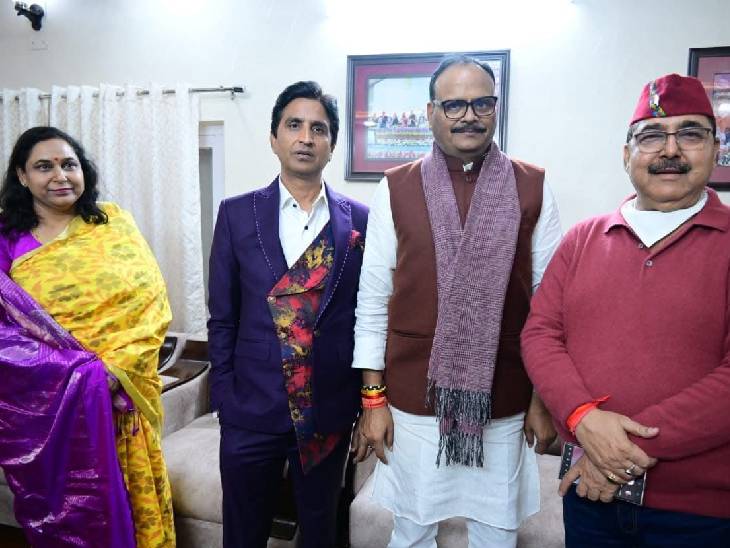 पूर्व MLC अरविंद त्रिपाठी अपने बहनोई डिप्टी सीएम ब्रजेश पाठक और कवि कुमार विश्वास के साथ।