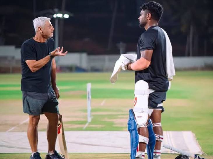 31 वर्षीय संजू ने अपनी फॉर्म हासिल करने के लिए यूएई से कोच जुबिन भरूचा को तिरुवनंतपुरम बुलाया था। संजू जब सिर्फ 17 साल के थे, तब से भरूचा उनके साथ काम कर रहे हैं।