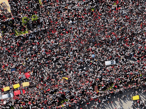 RCB के जीतने के बाद विक्ट्री सेलिब्रेशन 11 लोगों की जान गई थी।