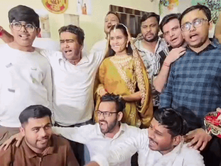 विदा होने से पहले माता-पिता, दादी समेत पूरा परिवार ने जताई खुशी।